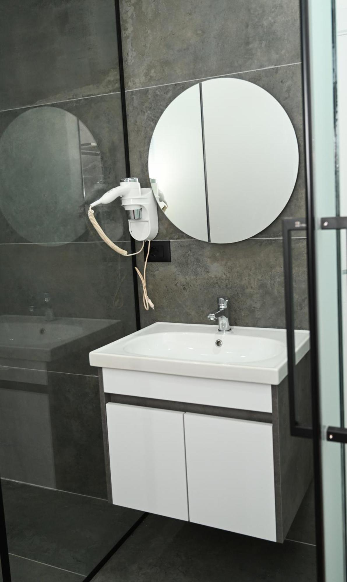 Apollonia Hotel 4*